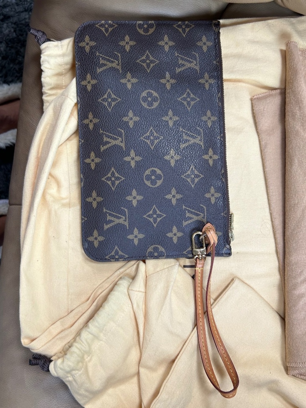 PRISTINE NEW Louis Vuitton NEVERFULL MM/GM POUCHETTE WRISTLET  mono